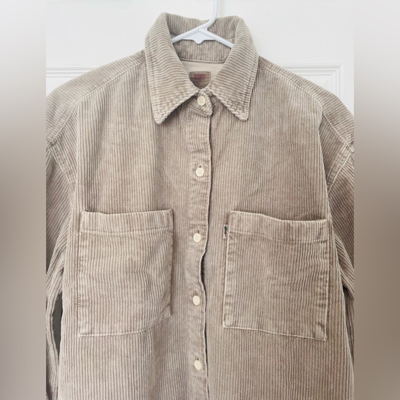 Levi’s relaxed fit button up (Multiple sizes) - Picture 5 of 16